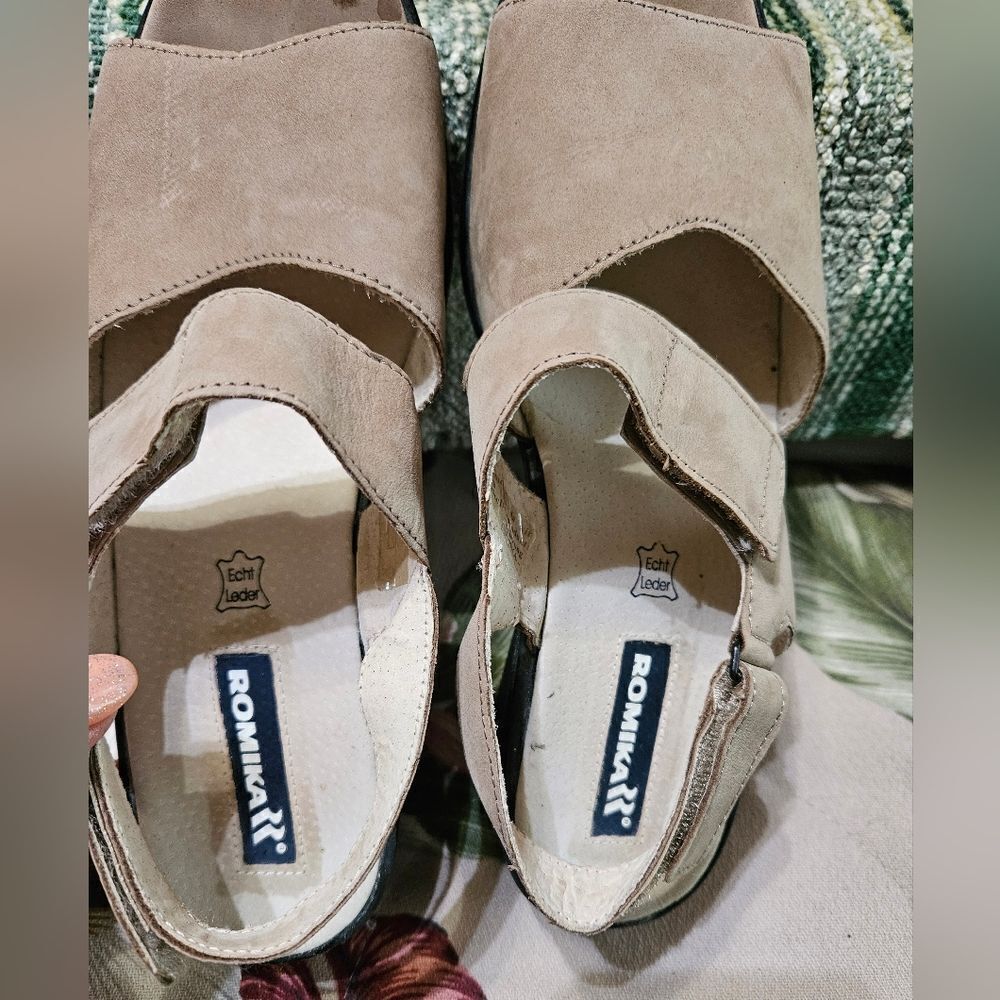 #286 ROMIKA- Tan Suede Strapped Sandals- sz. 40 (9) M - Picture 4 of 8